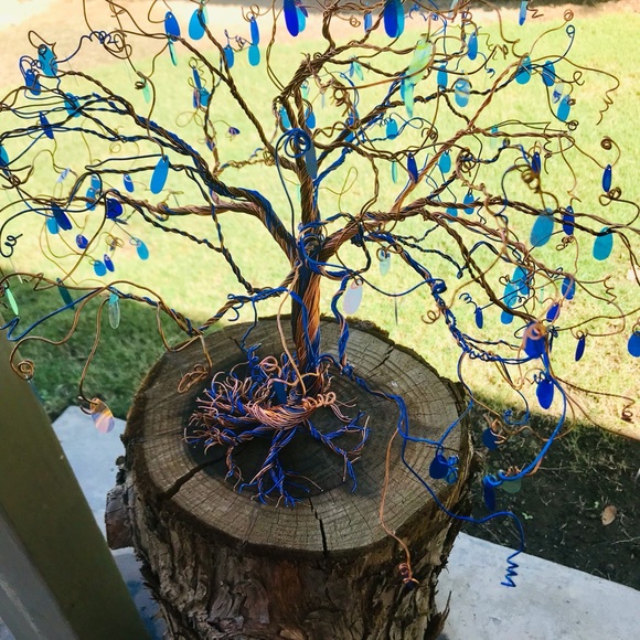 Beautiful blue breezy wire tree (25%=$44) lowest price ever (excluding coupons) - Picture 4 of 7